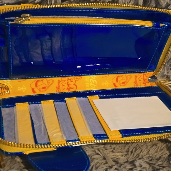 Donald Duck Loungefly Wallet - Picture 3 of 4